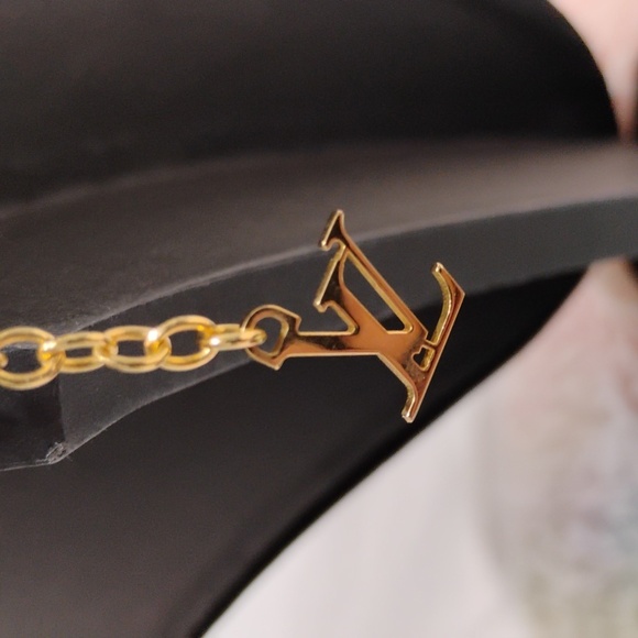 FIRM!! RARE! Auth Louis Vuitton Rose Velour Resin Goldtone Lock Heart Necklace - Picture 6 of 16